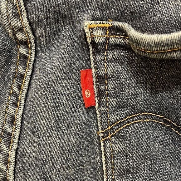 LEVI’S 314 shaping straight woman’s jeans. They are a size 28 - Picture 9 of 16